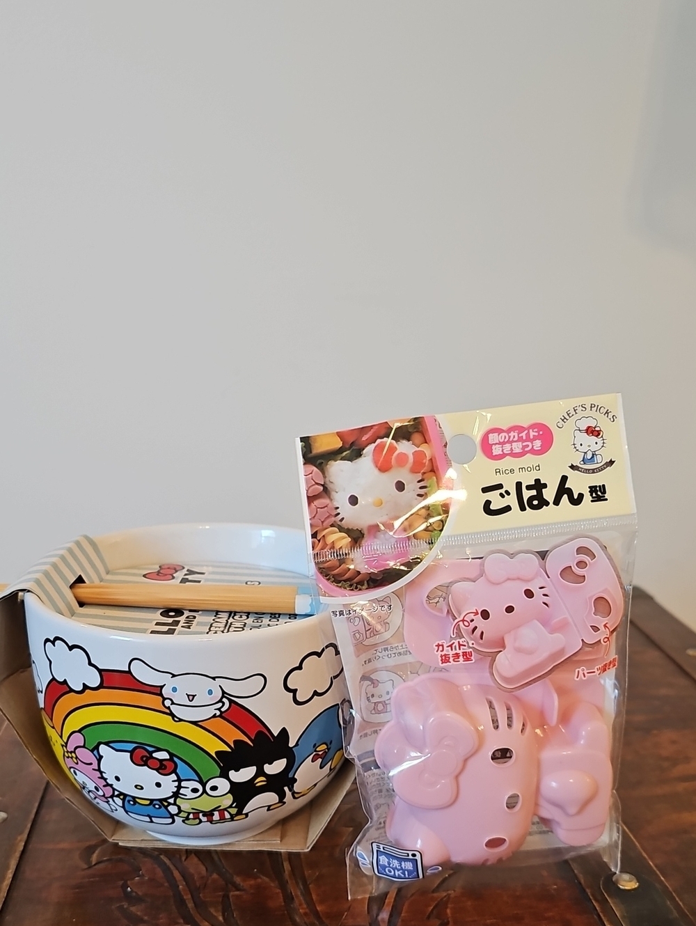 Silver Buffalo Sanrio Hello Kitty & Friends Ceramic Ramen Rice Bowl & Rice Mold